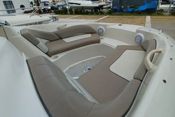 Sea Ray 200 Sundeck - Image 10