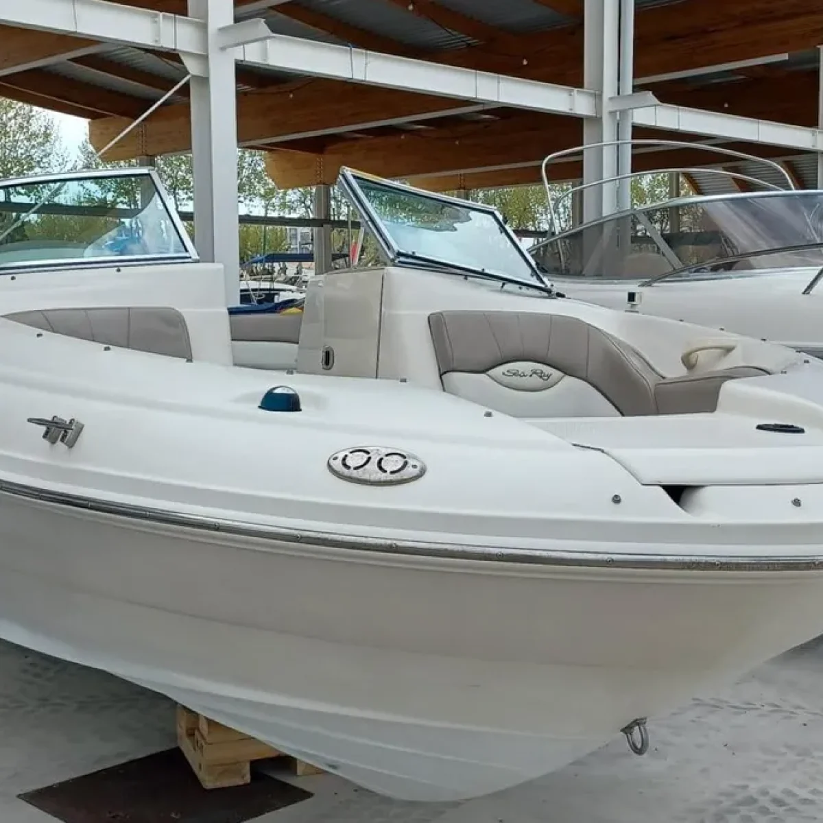 2004-sea-ray-200-sundeck-power-9753503-20250410061210888-1_XLARGE