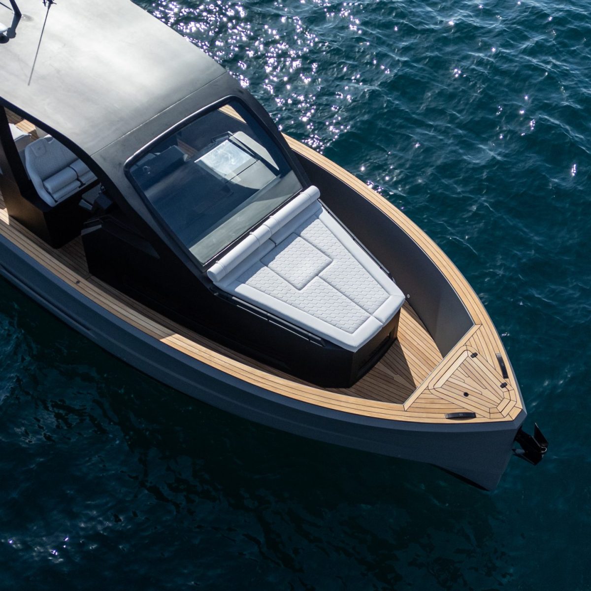 max43_comfort_detail_aerial_front_018