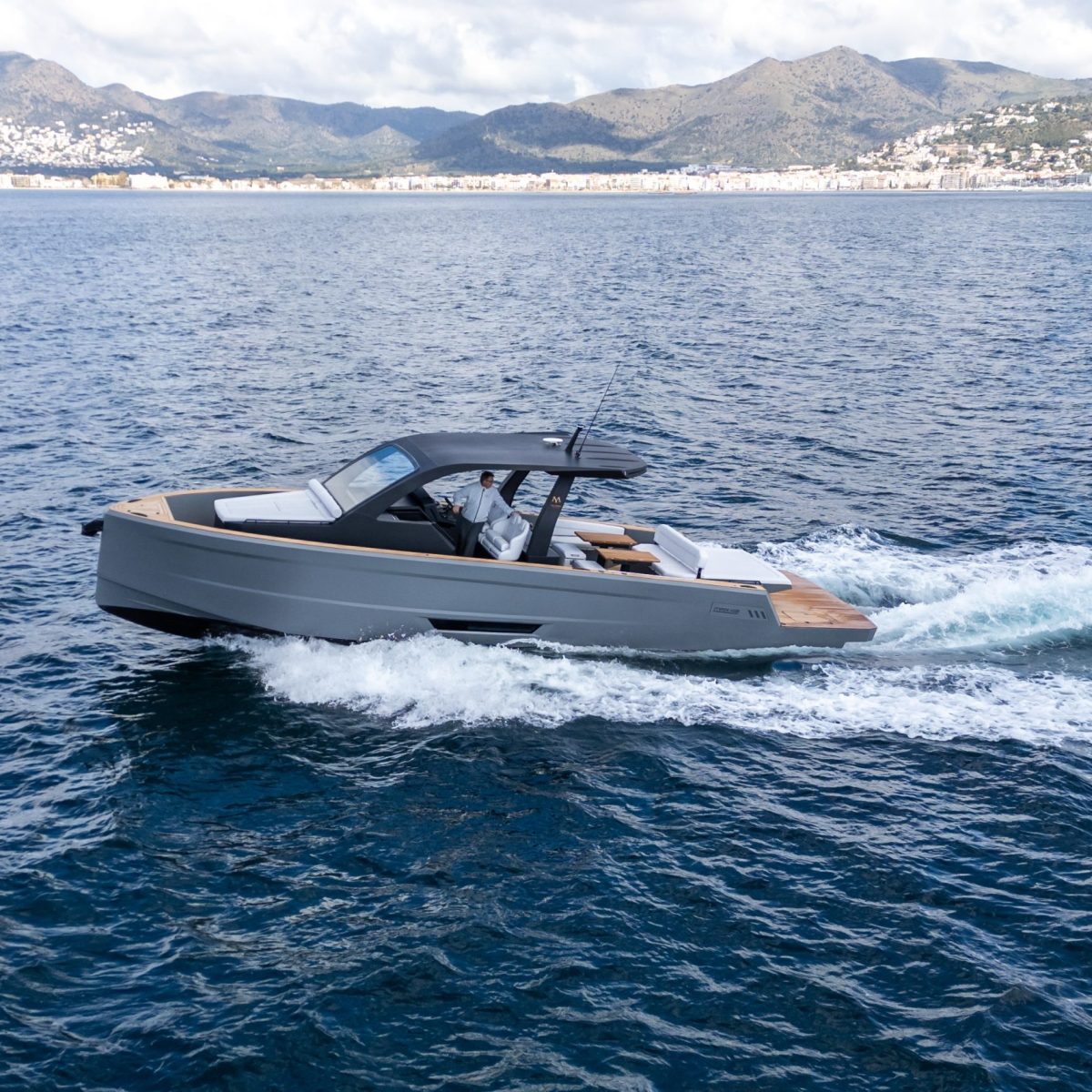 max43_comfort_side_004